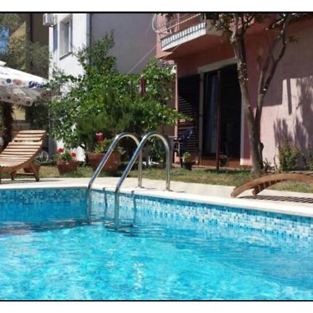 Olive Tree Apartments 罗维尼 外观 照片