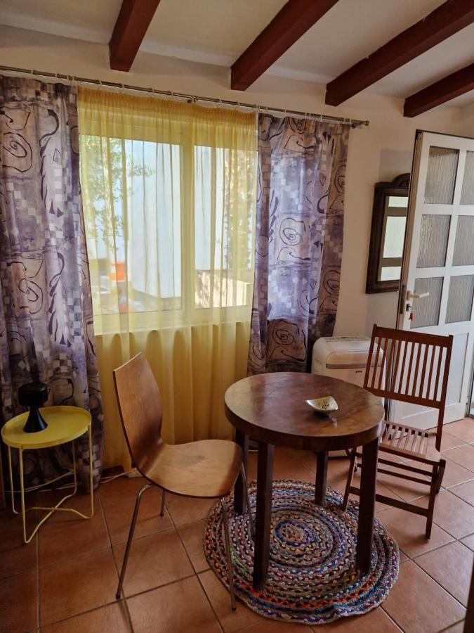 Olive Tree Apartments 罗维尼 外观 照片