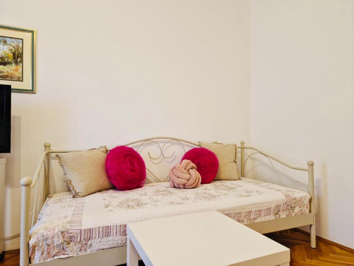 Olive Tree Apartments 罗维尼 外观 照片