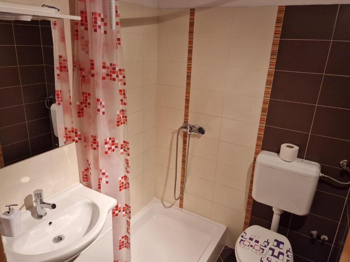 Olive Tree Apartments 罗维尼 外观 照片