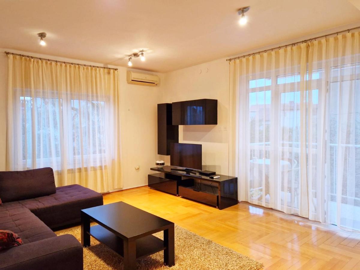 Olive Tree Apartments 罗维尼 外观 照片