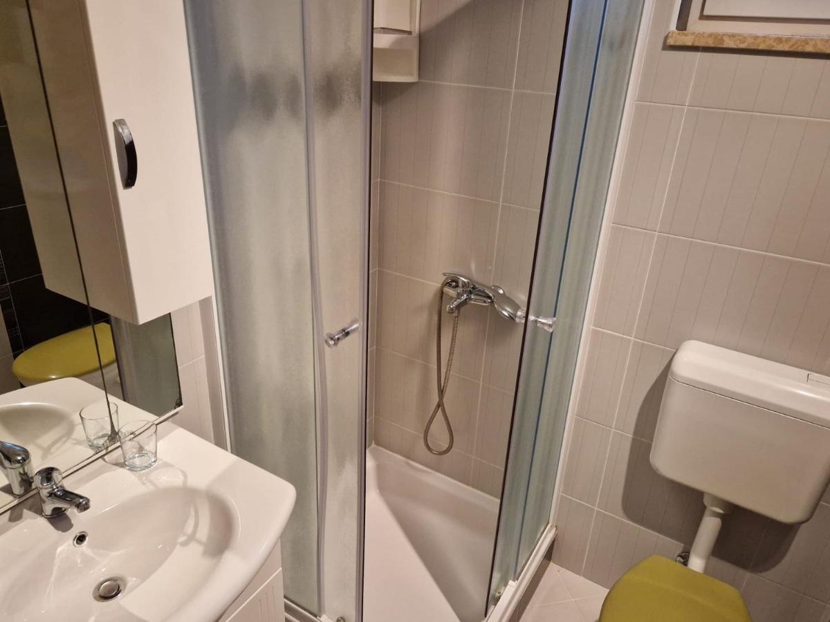 Olive Tree Apartments 罗维尼 外观 照片