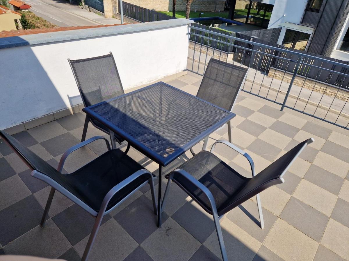 Olive Tree Apartments 罗维尼 外观 照片