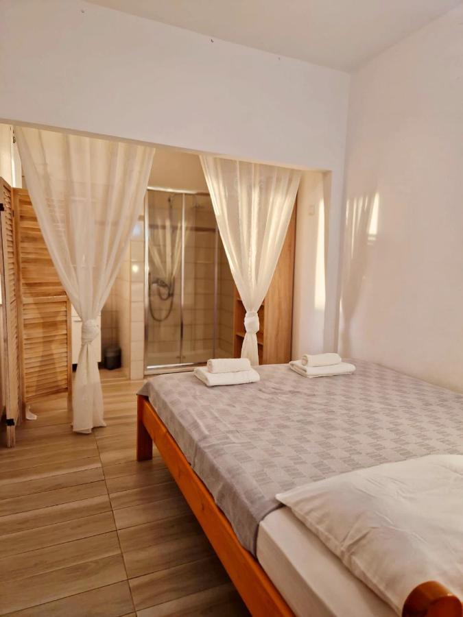 Olive Tree Apartments 罗维尼 外观 照片