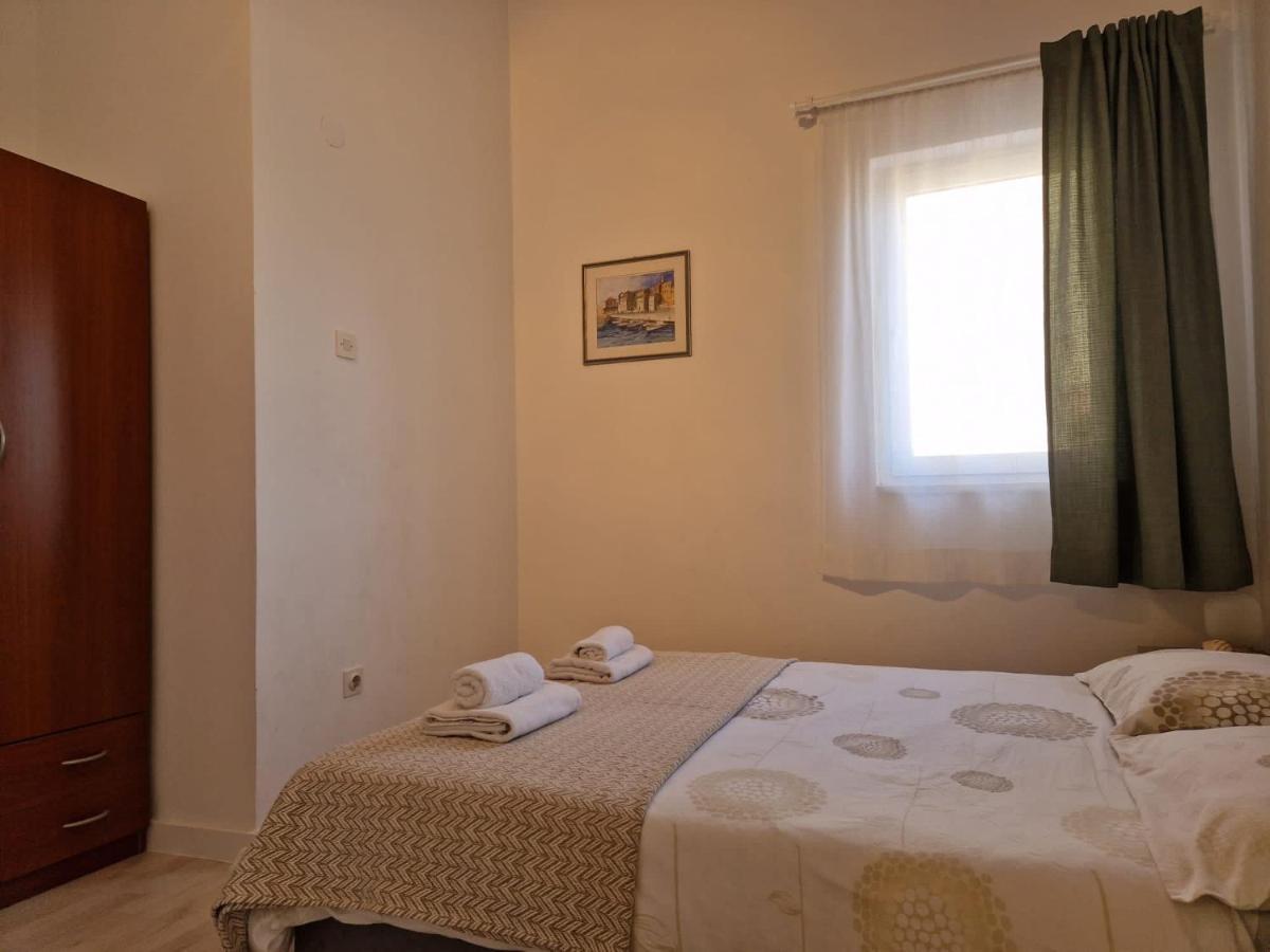 Olive Tree Apartments 罗维尼 外观 照片